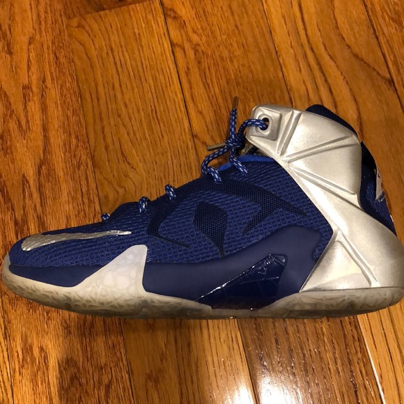 Kids LeBron James basketball sneakers - Picture 7 of 7